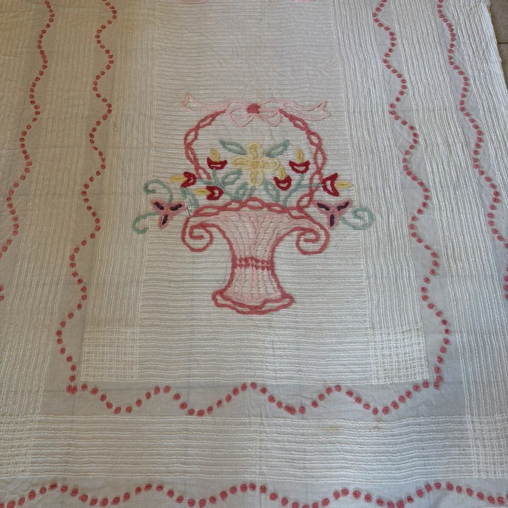 VTG Chenille Bed Spread White Pink Floral Basket Cottage Shabby Chic 90x81 Full